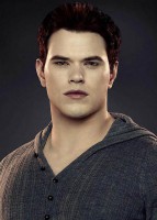 /album/fotogaleria/foto-promocional-kellan-lutz-en-amanecer-parte-2-305-jpg1/